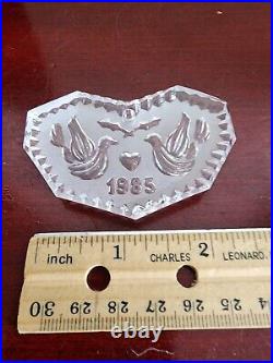 COLLECTIBLE 1985 WATERFORD 2 TURTLE DOVES CRYSTAL ORNAMENT. WithCASE. POUCH