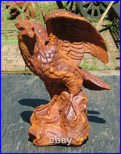 Cast Iron Rust Proud Eagle Statue/Crystal Palace/Garden Ornament/Bird Feature