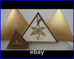 NIB Swarovski SCS 2015 Limited Edition Gold Christmas Crystal Ornament #5135903