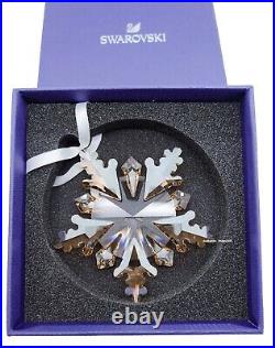 New In Box Swarovski Winter Sparkle Snowflake Crystal Ornament Display 5535541