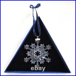 SWAROVSKI 2004 CHRISTMAS HOLIDAY Large Crystal Snowflake ORNAMENT with BOX