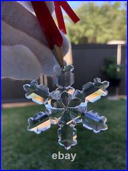 Swarovski Crystal 1992 Holiday Ornament With COA and Original Box