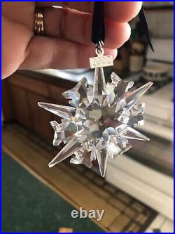 Swarovski Crystal 2002 Holiday Ornament 288802 / 9445 200 201 Snowflake In Box