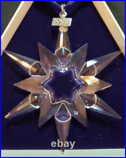 Swarovski Crystal ANNUAL CHRISTMAS ORNAMENT 1997 with Box 9445NR970001 Retired